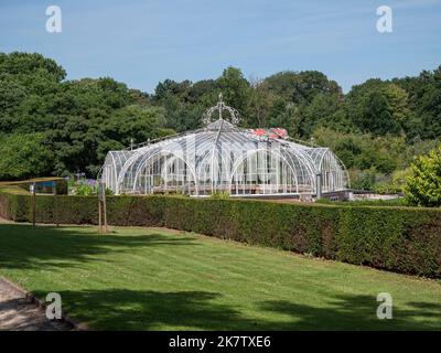 Meise, Belgio, 17 luglio 2022, la serra della corona nel Herbetum del giardino botanico reale a Meise Foto Stock