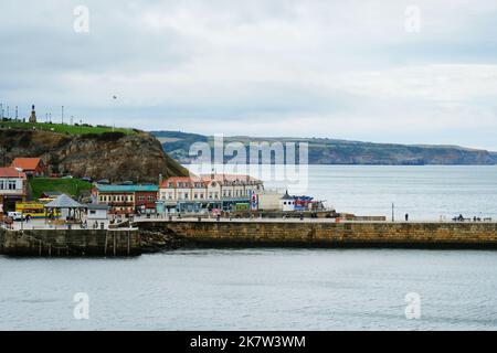 Whitby Harbour, Yorkshire, Regno Unito - John Gollop Foto Stock