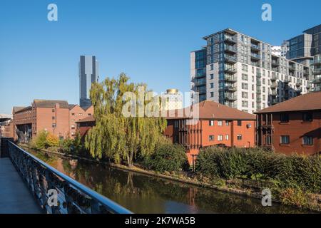 Lo skyline di Birmingham e il canale sono visti dalla Mailbox Foto Stock