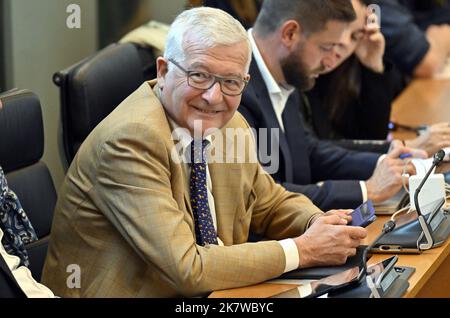 Namur, Belgio, 19 ottobre 2022. Michel De Lamotte è stato raffigurato nel corso di una sessione plenaria del Parlamento vallone a Namur, mercoledì 19 ottobre 2022. FOTO DI BELGA ERIC LALMAND Foto Stock