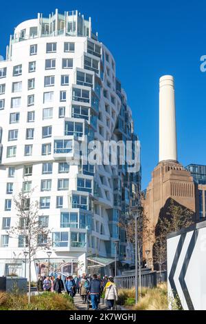 Pico House appartamento costruzione e camino di batteria centrale elettrica, nove Elms, Borough di Wandsworth, Greater London, Inghilterra, Regno Unito Foto Stock