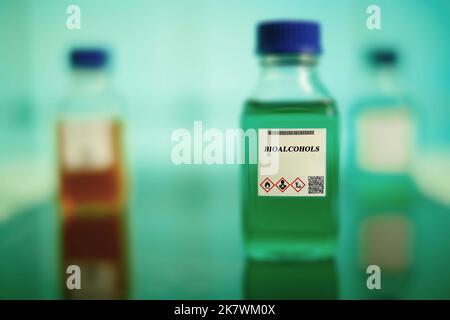 Biocarburante in laboratorio chimico in bottiglia di vetro Bioalcooli Foto Stock