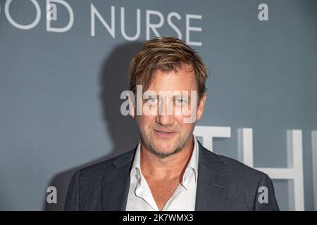 New York, Stati Uniti. 18th Ott 2022. Charles Graeber partecipa allo screening di New York "The Good Nurse" di Netflix al Paris Theater di New York City. (Foto di Ron Adar/SOPA Images/Sipa USA) Credit: Sipa USA/Alamy Live News Foto Stock