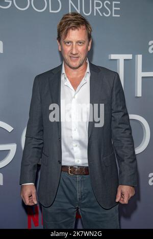 New York, Stati Uniti. 18th Ott 2022. Charles Graeber partecipa allo screening di New York "The Good Nurse" di Netflix al Paris Theater di New York City. (Foto di Ron Adar/SOPA Images/Sipa USA) Credit: Sipa USA/Alamy Live News Foto Stock