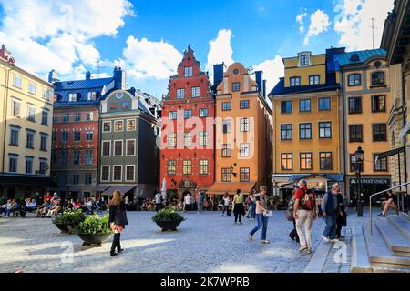 STOCCOLMA, SVEZIA - 27 GIUGNO 2016: Queste case storiche in Piazza Stortorget sono il segno distintivo di Stoccolma. Foto Stock