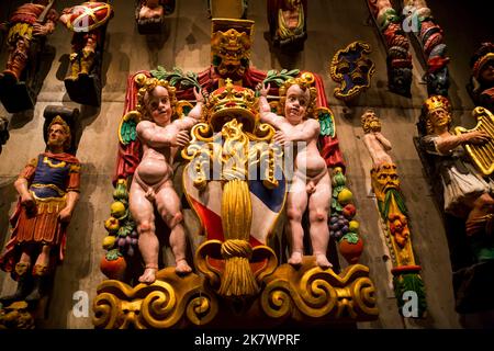 STOCCOLMA, SVEZIA - 28 GIUGNO 2016: Nel museo della nave Vasa sono presenti gli ornamenti in legno della nave (ricostruzione). Foto Stock