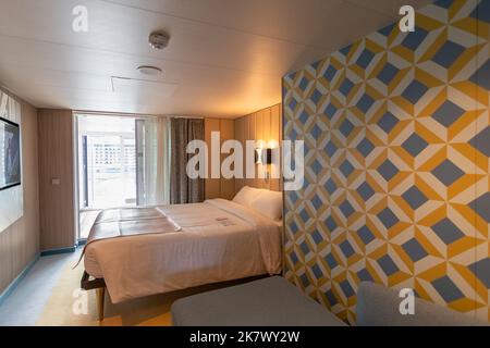 Cabina con terrazza della nave da crociera Costa Smeralda nel porto di Marsiglia, Francia, il 02/10/2022. Foto Stock