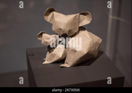 Mostra d'artista Beth Johnson origami al museo d'arte dell'origami di Emoz, con mostre speciali e laboratori pratici per bambini e adulti, Saragozza Foto Stock
