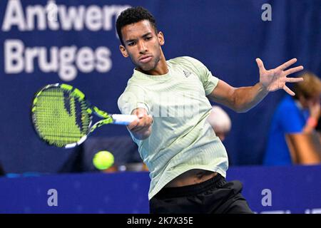 Anversa, Belgio. 19th Ott 2022. L'illustrazione mostra il canadese Felix Auger-Aliassime raffigurato in azione durante una sessione di pratica durante il torneo europeo Open Tennis ATP di Anversa, mercoledì 19 ottobre 2022. BELGA PHOTO LAURIE DIEFFEMBACQ Credit: Belga News Agency/Alamy Live News Foto Stock