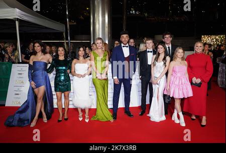 Membri del cast di Emmerdale che partecipano ai National Television Awards 2022 tenutisi all'OVO Arena Wembley di Londra. Data immagine: Giovedì 13 ottobre 2022. Foto Stock