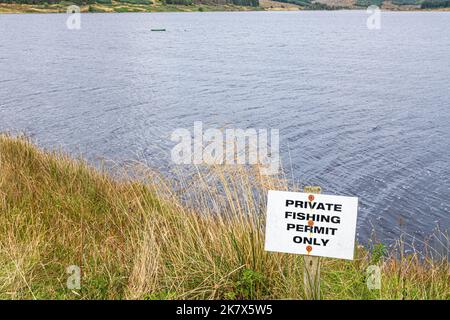 Cartello di permesso di pesca privato solo a Lussa Loch sulla penisola di Kintyre, Argyll & Bute, Scozia UK Foto Stock