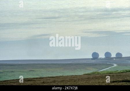 1982 immagine dell'archivio delle leggendarie palline da golf al RAF Fylingdales sui North York Moors. Sostituito nel 1992. Foto Stock