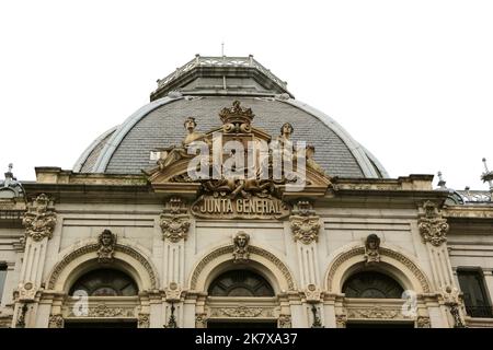 Primo piano dell'edificio del Parlamento delle Asturie Plaza de la Escandalera Oviedo Asturias Spagna Foto Stock