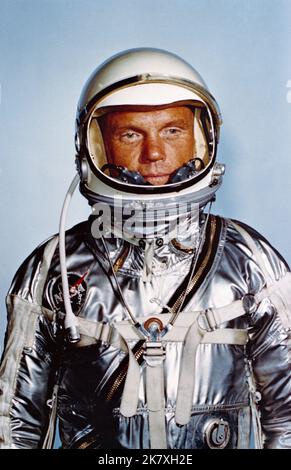 L'astronauta John H. Glenn, Jr., nella sua tuta da volo Mercury. Credito: NASA Foto Stock