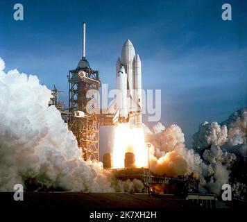 Lanciato il primo Space Shuttle, STS-1 è stato il primo volo spaziale orbitale del programma Space Shuttle della NASA. Il primo orbitante, Columbia Foto Stock