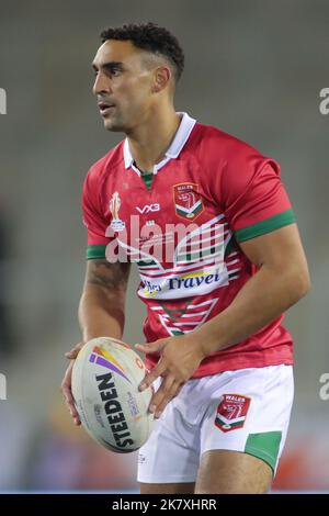 Leigh, Regno Unito. 19th Ott 2022. Leigh Sports Village, Leigh, Lancashire, 19th ottobre 2022 Rugby League World Cup 2021 Wales Rugby League vs Cook Irelands Rugby League Dalton Grant of Wales Rugby League Credit: Touchlinepics/Alamy Live News Foto Stock