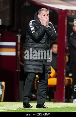 Il manager celtico Ange Postecoglou sul touch line durante la finale della Premier Sports Cup a Fir Park, Motherwell. Data immagine: Mercoledì 19 ottobre 2022. Foto Stock