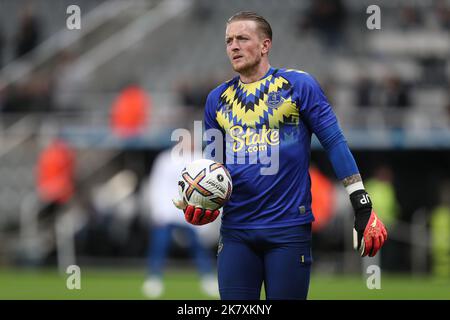 Newcastle, Regno Unito. 19th ottobre 2022. Jordan Pickford di Everton si scalda durante la partita della Premier League tra Newcastle United ed Everton al St. James's Park, Newcastle, mercoledì 19th ottobre 2022. (Credit: Marco Fletcher | NOTIZIE MI) Credit: NOTIZIE MI & Sport /Alamy Live News Foto Stock