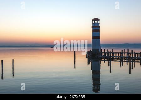 Faro sul lago Neusiedl, Podersdorf am See, Burgenland, Austria Foto Stock