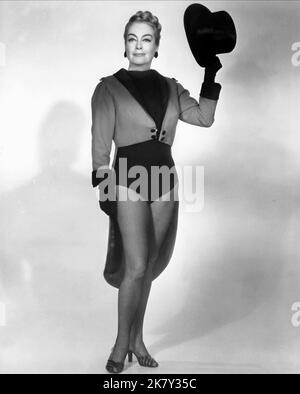 Joan Crawford Film: Berserk (1967) personaggi: Monica Rivers regista: Jim o'Connolly 06 dicembre 1967 **AVVERTENZA** questa fotografia è solo per uso editoriale ed è copyright delle IMMAGINI COLUMBIA e/o del fotografo assegnato dalla Film o dalla Production Company e può essere riprodotta solo da pubblicazioni in concomitanza con la promozione del film di cui sopra. È richiesto un credito obbligatorio per LE FOTO DI COLUMBIA. Il fotografo deve essere accreditato anche quando è noto. Nessun uso commerciale può essere concesso senza autorizzazione scritta da parte della Film Company. Foto Stock