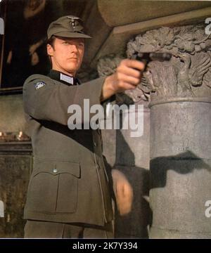 Clint Eastwood Film: Where Eagles dare (USA/UK 1968) personaggi: Lt. Morris Schaffer regista: Brian G.Hutton 04 dicembre 1968 **AVVERTENZA** questa fotografia è solo per uso editoriale ed è copyright di MGM e/o del fotografo assegnato dalla Film o dalla Production Company e può essere riprodotta solo da pubblicazioni in concomitanza con la promozione del film di cui sopra. È richiesto un credito obbligatorio a MGM. Il fotografo deve essere accreditato anche quando è noto. Nessun uso commerciale può essere concesso senza autorizzazione scritta da parte della Film Company. Foto Stock