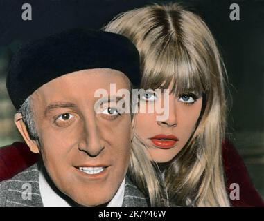 Peter Sellers & Britt Ekland Film The Bobo (1966) personaggi: Juan Bautista & regista: Robert Parrish 15 settembre 1967 **ATTENZIONE** questa fotografia è ad uso esclusivamente editoriale ed è copyright DELLA WARNER BROS. E/o il fotografo assegnato dalla Film o dalla Production Company e può essere riprodotto solo da pubblicazioni in concomitanza con la promozione del suddetto Film. Un credito obbligatorio alla WARNER BROS. è obbligatorio. Il fotografo deve essere accreditato anche se conosciuto. Nessun uso commerciale può essere concesso senza l'autorizzazione scritta di The Film Company. Foto Stock
