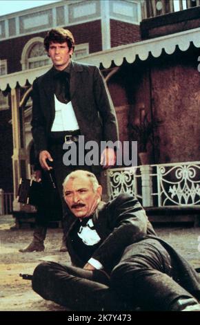 Giuliano Gemma & Lee Van Cleef Film: Gunlaw; Blood and Grit; Day of Anger; Days of Wrath (i GIORNI DELl'IRA) personaggi: Scott Mary & Frank Talby IT/De 1967, regista: Tonino Valerii 19 dicembre 1967 **AVVERTENZA** questa fotografia è solo per uso editoriale ed è copyright della DIVINA-FILM e/o del fotografo assegnato dalla Società di produzione e può essere riprodotta solo da pubblicazioni in concomitanza con la promozione del film sopra citato. È richiesto un credito obbligatorio per DIVINA-FILM. Il fotografo deve essere accreditato anche quando è noto. Nessun uso commerciale può essere concesso senza wri Foto Stock