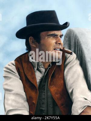 Burt Reynolds Film: Sam Whiskey (USA 1969) personaggi: Sam Whiskey regista: Arnold Leven 01 aprile 1969 **AVVERTENZA** questa fotografia è solo per uso editoriale ed è copyright di UNITED ARTISTS e/o del fotografo assegnato dalla Film o dalla Production Company e può essere riprodotta solo da pubblicazioni in concomitanza con la promozione del film di cui sopra. È richiesto un credito obbligatorio per GLI ARTISTI UNITI. Il fotografo deve essere accreditato anche quando è noto. Nessun uso commerciale può essere concesso senza autorizzazione scritta da parte della Film Company. Foto Stock