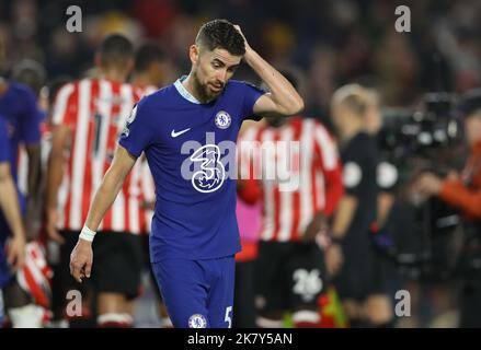 Londra, Regno Unito. 19th Ott 2022. Jorginho di Chelsea reagisce dopo la partita della Premier League al Brentford Community Stadium, Londra. Il credito dell'immagine dovrebbe essere: Paul Terry/Sportimage Credit: Sportimage/Alamy Live News Foto Stock