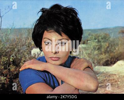 Sophia Loren Film: Judith; Conflict (ISR/USA/UK 1966) personaggi: Judith regista: Daniel Mann 20 gennaio 1966 **AVVERTIMENTO** questa fotografia è solo per uso editoriale ed è copyright di WARNER BROS. E/o il fotografo assegnato dalla Film o dalla Società di produzione e può essere riprodotto solo da pubblicazioni in concomitanza con la promozione del film di cui sopra. Un credito obbligatorio a WARNER BROS. è obbligatorio. Il fotografo deve essere accreditato anche quando è noto. Nessun uso commerciale può essere concesso senza autorizzazione scritta da parte della Film Company. Foto Stock