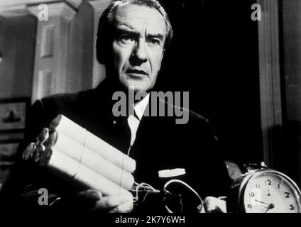 George Sanders Film: Village of the Damned (UK 1960) personaggi: Gordon Zellaby regista: Wolf Rilla 07 dicembre 1960 **AVVERTENZA** questa fotografia è solo per uso editoriale ed è copyright di MGM e/o del fotografo assegnato dalla Film o dalla Production Company e può essere riprodotta solo da pubblicazioni in concomitanza con la promozione del film di cui sopra. È richiesto un credito obbligatorio a MGM. Il fotografo deve essere accreditato anche quando è noto. Nessun uso commerciale può essere concesso senza autorizzazione scritta da parte della Film Company. Foto Stock