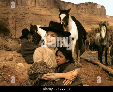 Carroll Baker Film: Autunno di Cheyenne (1967) personaggi: Deborah Wright regista: John Ford 03 ottobre 1964 **AVVERTENZA** questa fotografia è solo per uso editoriale ed è copyright di WARNER BROS e/o del fotografo assegnato dalla Film o dalla Production Company e può essere riprodotta solo da pubblicazioni in concomitanza con la promozione del film di cui sopra. È richiesto un credito obbligatorio a WARNER BROS. Il fotografo deve essere accreditato anche quando è noto. Nessun uso commerciale può essere concesso senza autorizzazione scritta da parte della Film Company. Foto Stock