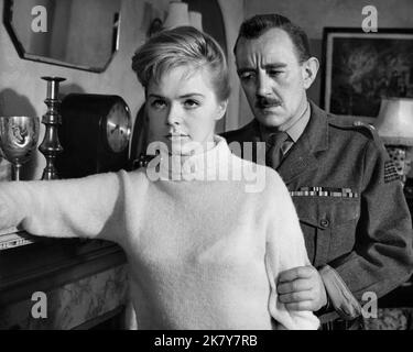 Susannah York & Alec Guinness Film Tunes of Glory (1960) regista: Ronald Neame 20 dicembre 1960 **ATTENZIONE** questa fotografia è solo per uso editoriale ed è copyright di ARTISTI UNITI e/o del fotografo assegnato dalla Film o Production Company e può essere riprodotta solo da pubblicazioni in concomitanza con la promozione del suddetto Film. È richiesto un credito obbligatorio per GLI ARTISTI UNITI. Il fotografo deve essere accreditato anche se conosciuto. Nessun uso commerciale può essere concesso senza l'autorizzazione scritta di The Film Company. Foto Stock