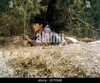 Horst Buchholz Film: The Magnificent Seven (USA 1960) personaggi: Chico regista: John Sturges 23 ottobre 1960 **AVVERTENZA** questa fotografia è solo per uso editoriale ed è copyright di UNITED ARTISTS e/o del fotografo assegnato dalla Film o dalla Production Company e può essere riprodotta solo da pubblicazioni in concomitanza con la promozione del film di cui sopra. È richiesto un credito obbligatorio per GLI ARTISTI UNITI. Il fotografo deve essere accreditato anche quando è noto. Nessun uso commerciale può essere concesso senza autorizzazione scritta da parte della Film Company. Foto Stock