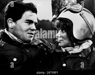 Colin Campbell & Rita Tushingham Film: The Leather Boys (1961) personaggi: Reggie & Dot regista: Sidney J. Furie 08 marzo 1964 **AVVERTENZA** questa fotografia è solo per uso editoriale ed è copyright dei DISTRIBUTORI BRITISH LION-COLUMBIA e/o del fotografo assegnato dalla Film o Production Company e può essere riprodotta solo da pubblicazioni in congiunzione con la promozione del film di cui sopra. È richiesto un credito obbligatorio per i DISTRIBUTORI BRITISH LION-COLUMBIA. Il fotografo deve essere accreditato anche quando è noto. Nessun uso commerciale può essere concesso senza autorizzazione scritta da parte del Fi Foto Stock