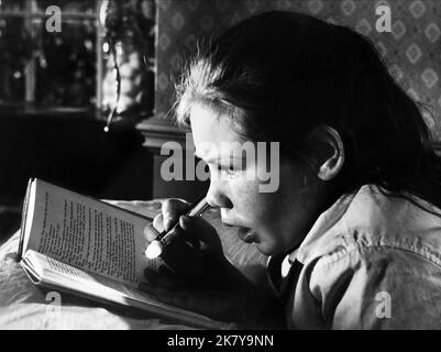 Karen Balkin Film: The Children'S Hour; The Luster Whisper (USA 1961) personaggi: Mary Tilford / Literaturverfilmung (basato sul gioco di Lillian Hellman) regista: William Wyler 19 dicembre 1961 **AVVERTENZA** questa fotografia è solo per uso editoriale ed è copyright della MIRISCH CORPORATION e/o del fotografo assegnato dalla Film o dalla Production Company e può essere riprodotta solo da pubblicazioni in concomitanza con la promozione del film di cui sopra. È richiesto un credito obbligatorio a MIRISCH CORPORATION. Il fotografo deve essere accreditato anche quando è noto. Nessun uso commerciale può Foto Stock