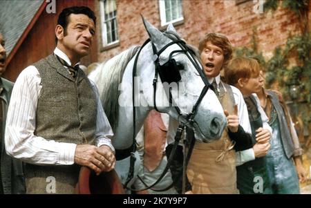 Walter Matthau & Michael Crawford Film: Ciao, Dolly! (USA 1969) personaggi: Horace Vandergelder, Cornelius Hackl regista: Gene Kelly 16 dicembre 1969 **AVVERTENZA** questa fotografia è solo per uso editoriale ed è copyright di 20th CENTURY FOX e/o del fotografo assegnato dalla Film o dalla Production Company e può essere riprodotta solo da pubblicazioni in concomitanza con la promozione del film di cui sopra. È richiesto un credito obbligatorio a 20th CENTURY FOX. Il fotografo deve essere accreditato anche quando è noto. Nessun uso commerciale può essere concesso senza autorizzazione scritta da parte della Film Company. Foto Stock