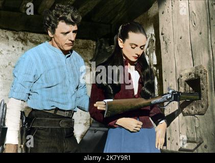 Burt Lancaster & Audrey Hepburn Film: The Unperdonate (1967) personaggi: Ben Zachary, Rachel Zachary regista: John Huston 06 aprile 1960 **AVVERTENZA** questa fotografia è solo per uso editoriale ed è copyright di UNITED ARTISTS e/o del fotografo assegnato dalla Film o dalla Production Company e può essere riprodotta solo da pubblicazioni in concomitanza con la promozione del film di cui sopra. È richiesto un credito obbligatorio per GLI ARTISTI UNITI. Il fotografo deve essere accreditato anche quando è noto. Nessun uso commerciale può essere concesso senza autorizzazione scritta da parte della Film Company. Foto Stock