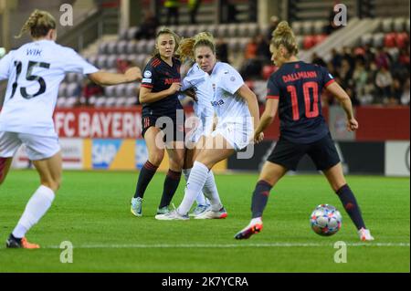 Monaco, Germania. 19th ottobre 2022. Monaco, Germania. 19th Ott 2022. Monaco, Germania, ottobre 19th 2022: Durante la partita di gruppo della UEFA Womens Champions League tra il Bayern Monaco e il Rosengard al Bayern Campus di Monaco, Germania. (Sven Beyrich/SPP) Credit: SPP Sport Press Photo. /Alamy Live News Foto Stock