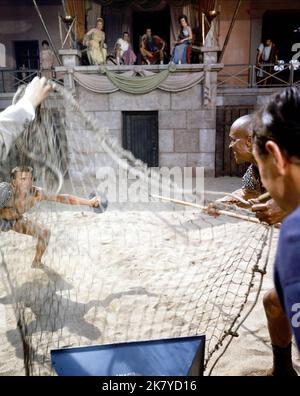 Fighting Scene with Net Film: Spartacus (USA 1960) / Literaturverfilmung (basato sul libro di Howard Fast) regista: Stanley Kubrick 06 ottobre 1960 **AVVERTENZA** questa fotografia è solo per uso editoriale ed è copyright di BRINA PRODUCTIONS e/o del fotografo assegnato dalla Film o Production Company e può essere riprodotta solo da pubblicazioni in concomitanza con la promozione del film di cui sopra. È richiesto un credito obbligatorio per LE PRODUZIONI BRYNA. Il fotografo deve essere accreditato anche quando è noto. Nessun uso commerciale può essere concesso senza autorizzazione scritta da parte della Film Company. Foto Stock