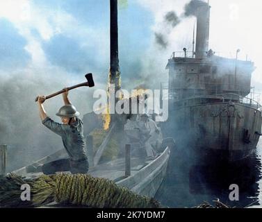 Scene con Steve McQueen Film: The Sand Pebbles (1968) personaggi: CON Jake Holman regista: Robert Wise 20 dicembre 1966 **AVVERTENZA** questa fotografia è solo per uso editoriale ed è copyright di 20 CENTURY FOX e/o del fotografo assegnato dalla Film o dalla Società di produzione e può essere riprodotta solo da pubblicazioni in concomitanza con la promozione del film di cui sopra. È richiesto un credito obbligatorio a 20 CENTURY FOX. Il fotografo deve essere accreditato anche quando è noto. Nessun uso commerciale può essere concesso senza autorizzazione scritta da parte della Film Company. Foto Stock