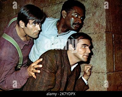 Clint Walker, Ossie Davis & Burt Reynolds Film: Sam Whiskey (USA 1969) personaggi: O. W. Bandy, Jed Hooker & Sam Whiskey regista: Arnold Leven 01 aprile 1969 **AVVERTENZA** questa fotografia è solo per uso editoriale ed è copyright di UNITED ARTISTS e/o del fotografo assegnato dalla Film o dalla Production Company e può essere riprodotta solo da pubblicazioni in concomitanza con la promozione del film di cui sopra. È richiesto un credito obbligatorio per GLI ARTISTI UNITI. Il fotografo deve essere accreditato anche quando è noto. Nessun uso commerciale può essere concesso senza autorizzazione scritta da parte della Film Company. Foto Stock