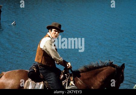 Burt Reynolds Film: Sam Whiskey (USA 1969) personaggi: Sam Whiskey regista: Arnold Leven 01 aprile 1969 **AVVERTENZA** questa fotografia è solo per uso editoriale ed è copyright di UNITED ARTISTS e/o del fotografo assegnato dalla Film o dalla Production Company e può essere riprodotta solo da pubblicazioni in concomitanza con la promozione del film di cui sopra. È richiesto un credito obbligatorio per GLI ARTISTI UNITI. Il fotografo deve essere accreditato anche quando è noto. Nessun uso commerciale può essere concesso senza autorizzazione scritta da parte della Film Company. Foto Stock