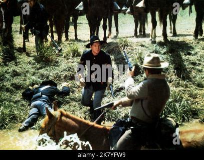 James Macarthur Film: Mossy's Marauders (1967) regista: Michael o'Herlihy 08 gennaio 1967 **AVVERTENZA** questa fotografia è solo per uso editoriale ed è copyright di WALT DISNEY e/o del fotografo assegnato dalla Film o dalla Production Company e può essere riprodotta solo da pubblicazioni in concomitanza con la promozione del film di cui sopra. È richiesto un credito obbligatorio a WALT DISNEY. Il fotografo deve essere accreditato anche quando è noto. Nessun uso commerciale può essere concesso senza autorizzazione scritta da parte della Film Company. Foto Stock