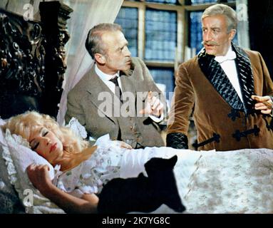 Dany Robin, Cyril Cusack & Peter Sellers Film: Waltz dei Toreadors (1969) personaggi: Ghislaine, Dr. Grogan & Gen. Leo Fitzjohn Direttore: John Guillermin 13 agosto 1962 **AVVERTENZA** questa fotografia è solo per uso editoriale ed è copyright della RANK ORGANISATION e/o del fotografo assegnato dalla Film o dalla Production Company e può essere riprodotta solo da pubblicazioni in concomitanza con la promozione del film di cui sopra. È richiesto un credito obbligatorio per L'ORGANIZZAZIONE DI CLASSIFICA. Il fotografo deve essere accreditato anche quando è noto. Nessun uso commerciale può essere concesso senza autorizzazione scritta Foto Stock