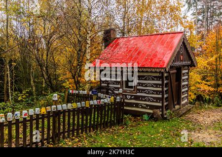 USTI NAD ORLICI, REPUBBLICA CECA - 29 OTTOBRE 2020: Casa di pan di zenzero sul monte Andrluv Chlum vicino a Usti nad Orlici, Repubblica Ceca Foto Stock