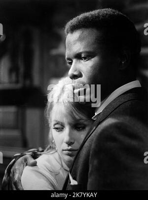 Joanna Shimkus & Sidney Poitier Film: The Lost Man (USA 1969) personaggi: Cathy Ellis, Jason Higgs regista: Robert Alan Aurthur 25 giugno 1969 **AVVERTENZA** questa fotografia è solo per uso editoriale ed è copyright di UNIVERSAL e/o del fotografo assegnato dalla Film o dalla Production Company e può essere riprodotta solo da pubblicazioni in concomitanza con la promozione del film di cui sopra. È richiesto un credito obbligatorio a UNIVERSAL. Il fotografo deve essere accreditato anche quando è noto. Nessun uso commerciale può essere concesso senza autorizzazione scritta da parte della Film Company. Foto Stock