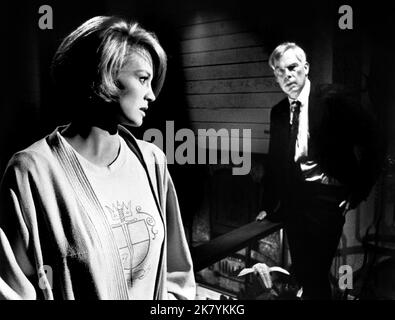 Angie Dickinson & Lee Marvin Film: Point Blank (1968) personaggi: Chris, Walker regista: John Boorman 30 agosto 1967 **AVVERTENZA** questa fotografia è solo per uso editoriale ed è copyright di MGM e/o del fotografo assegnato dalla Film o dalla Production Company e può essere riprodotta solo da pubblicazioni in concomitanza con la promozione del film di cui sopra. È richiesto un credito obbligatorio a MGM. Il fotografo deve essere accreditato anche quando è noto. Nessun uso commerciale può essere concesso senza autorizzazione scritta da parte della Film Company. Foto Stock