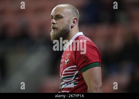 Leigh, Regno Unito. 19th Ott 2022. Leigh Sports Village, Leigh, Lancashire, 19th ottobre 2022 Rugby League World Cup 2021 Wales Rugby League vs Cook Irelands Rugby League Will Evans of Wales Rugby League Credit: Touchlinepics/Alamy Live News Foto Stock