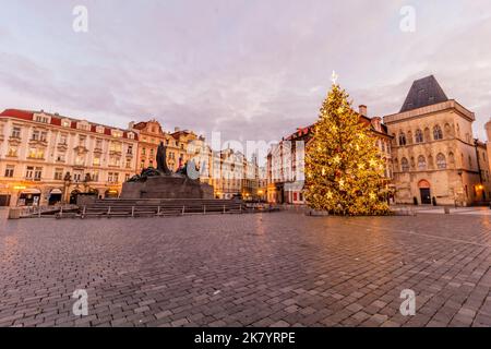 Vista di Natale della piazza della Città Vecchia a Praga, Repubblica Ceca Foto Stock